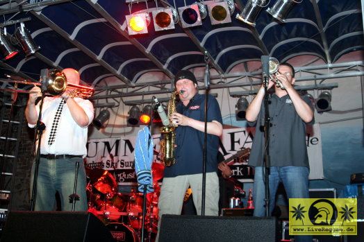 El Bossso + Die Ping Pongs (D) 9. This Is Ska Festival, Wasserburg Rosslau 24. Juni 2005 (6).jpg